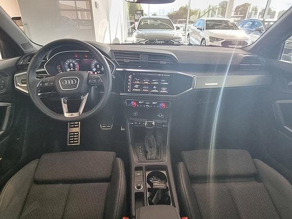 Audi Q3 3 of 20