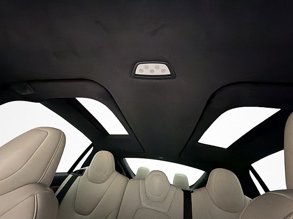 Tesla Model X 16 of 30