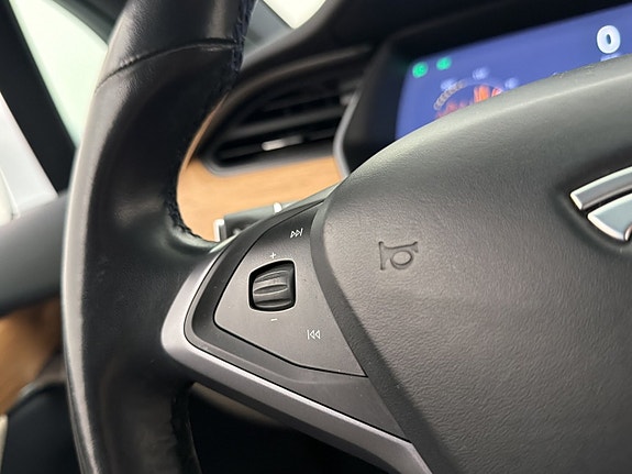 Tesla Model X 19 of 30