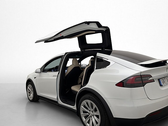 Tesla Model X 11 of 30