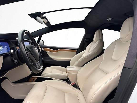 Tesla Model X 14 of 30