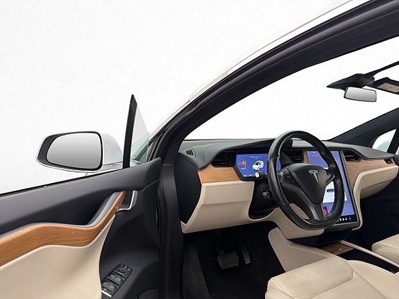 Tesla Model X 13 of 30