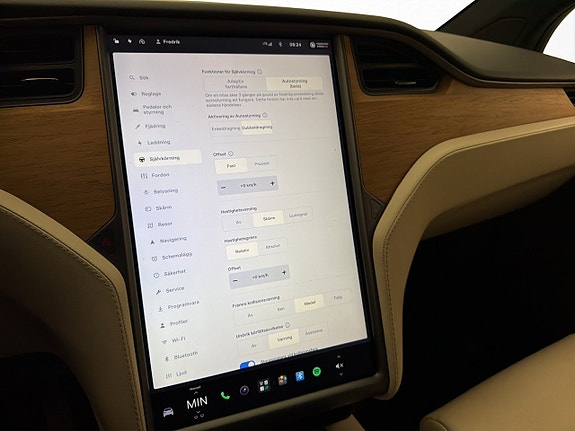 Tesla Model X 27 of 30