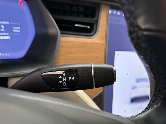 Tesla Model X 21 of 30