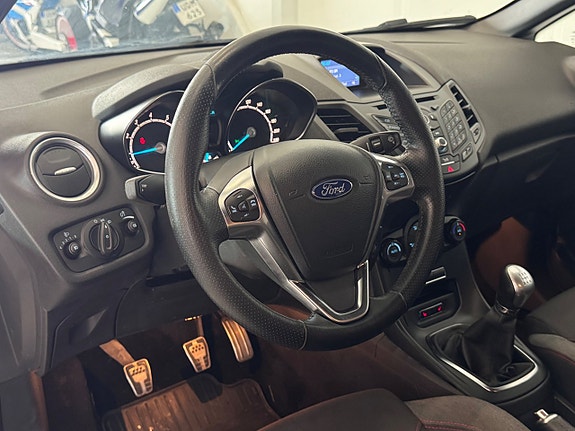 Ford Fiesta 21 of 26
