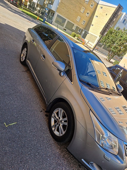 Toyota Avensis 4 of 9