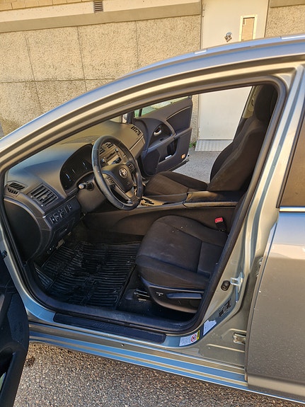 Toyota Avensis 7 of 9