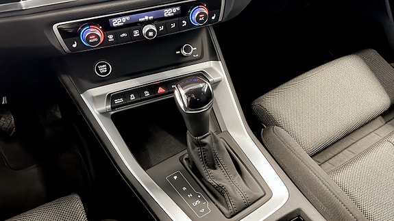 Audi Q3 14 of 15