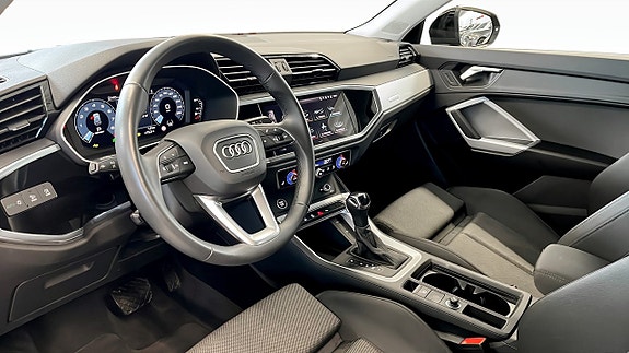 Audi Q3 7 of 15