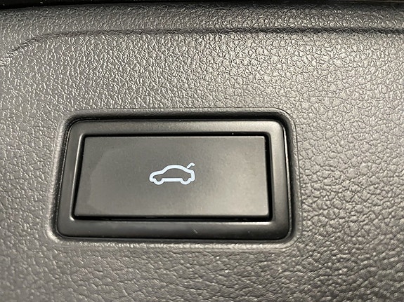 Volkswagen Passat Alltrack 10 of 27