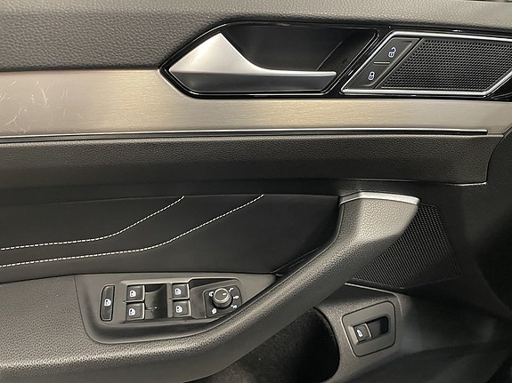 Volkswagen Passat Alltrack 17 of 27