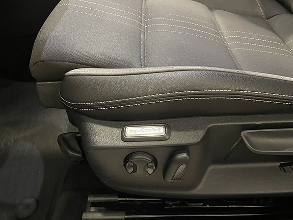 Volkswagen Passat Alltrack 18 of 27