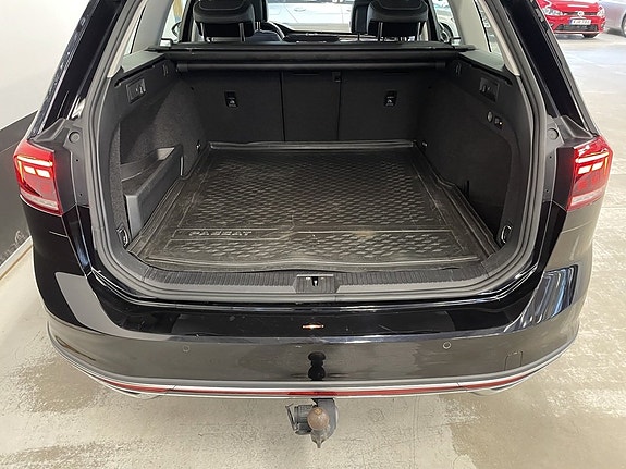Volkswagen Passat Alltrack 9 of 27