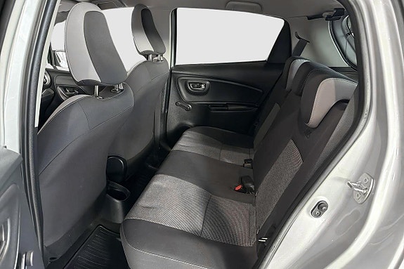 Toyota Yaris 9 of 12