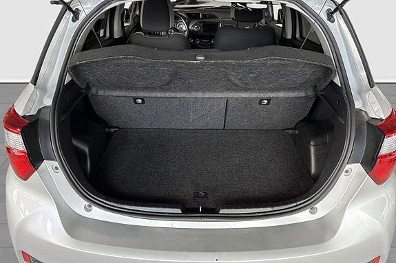 Toyota Yaris 12 of 12