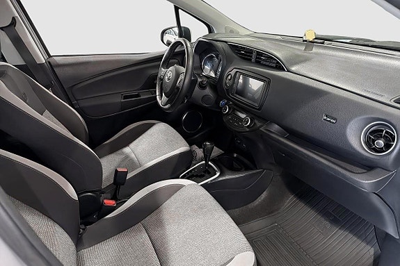 Toyota Yaris 7 of 12