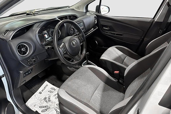 Toyota Yaris 8 of 12
