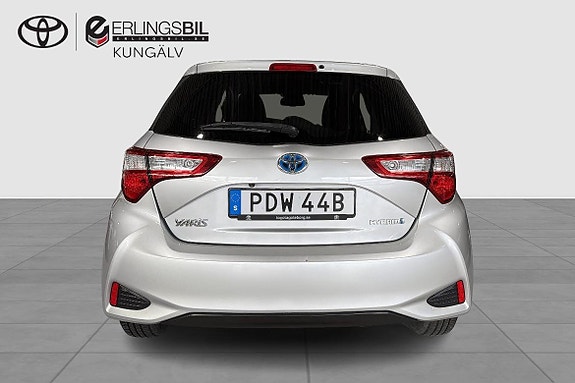 Toyota Yaris 5 of 12