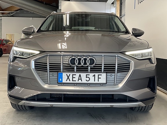 Audi e-tron 3 of 27