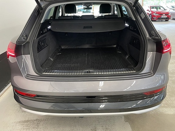 Audi e-tron 9 of 27