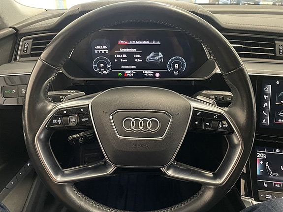Audi e-tron 14 of 27