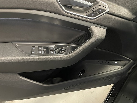 Audi e-tron 17 of 27