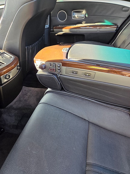 BMW 745d 7 of 10
