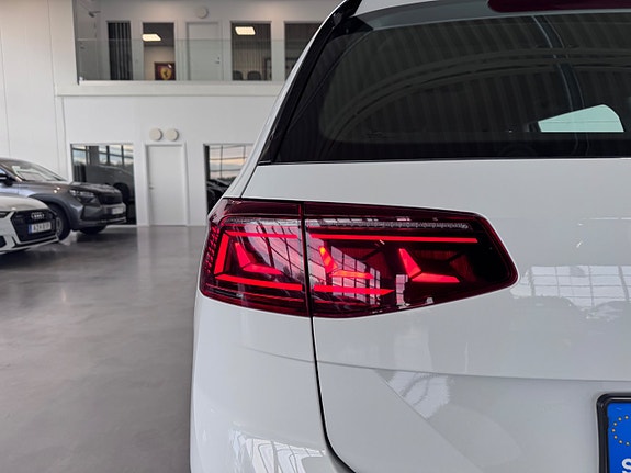 Volkswagen Passat Alltrack 18 of 19
