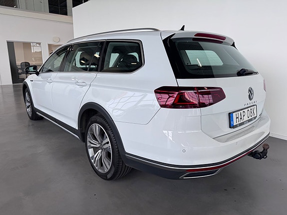 Volkswagen Passat Alltrack 3 of 19