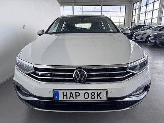 Volkswagen Passat Alltrack 7 of 19