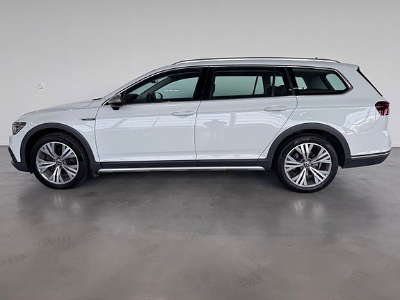 Volkswagen Passat Alltrack 2 of 19