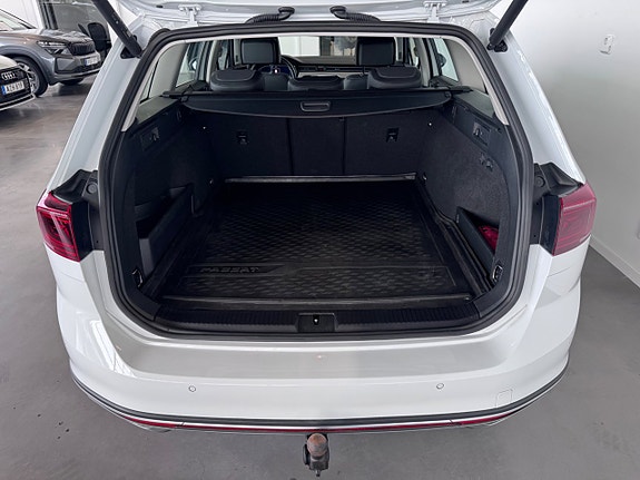 Volkswagen Passat Alltrack 5 of 19