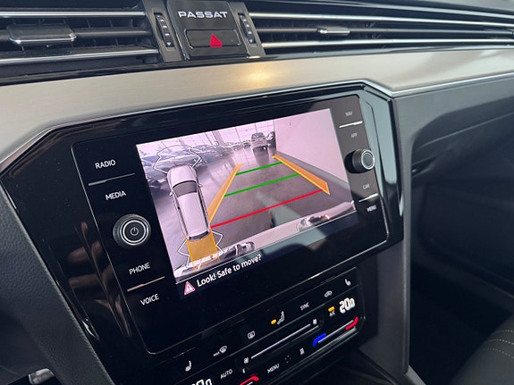 Volkswagen Passat Alltrack 13 of 19