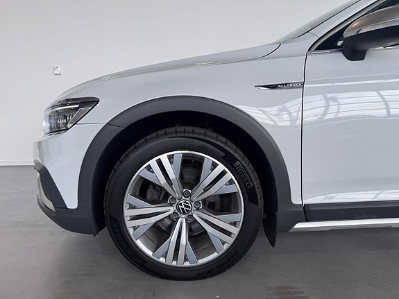 Volkswagen Passat Alltrack 17 of 19