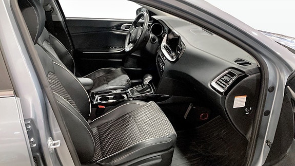 Kia Ceed 3 of 9