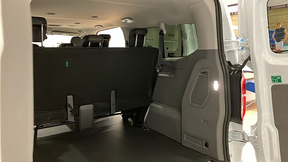 Volkswagen T7 Caravelle Life L2 8-Sits 14 of 15
