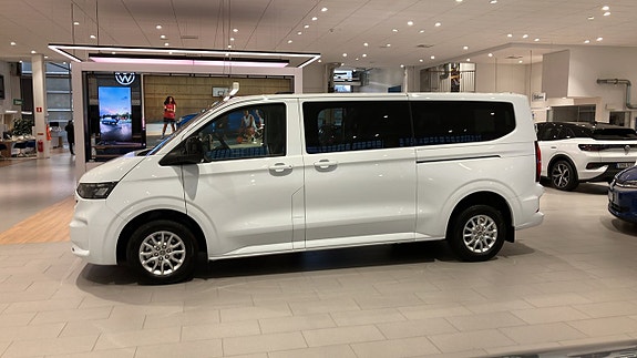 Volkswagen T7 Caravelle Life L2 8-Sits 2 of 15