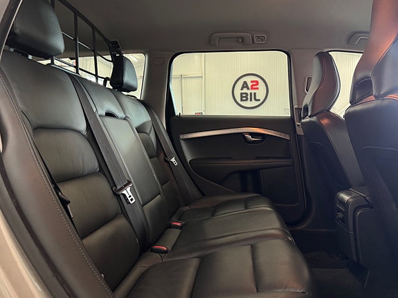Volvo XC70 18 of 28