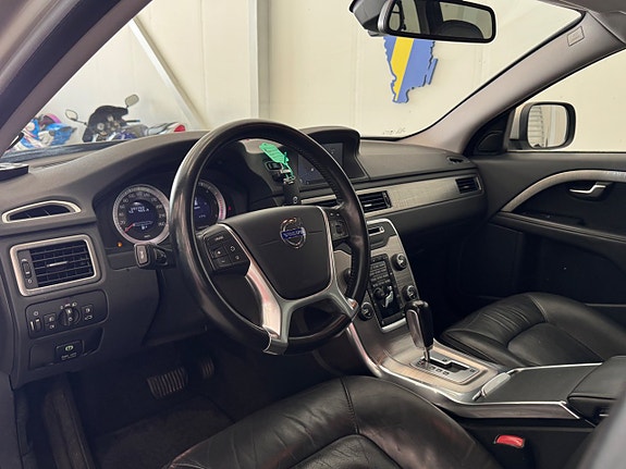 Volvo XC70 11 of 28