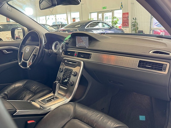 Volvo XC70 12 of 28