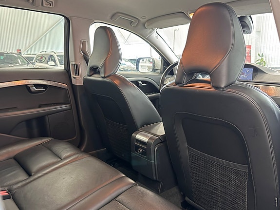 Volvo XC70 16 of 28