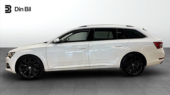 Skoda Superb 2 of 12