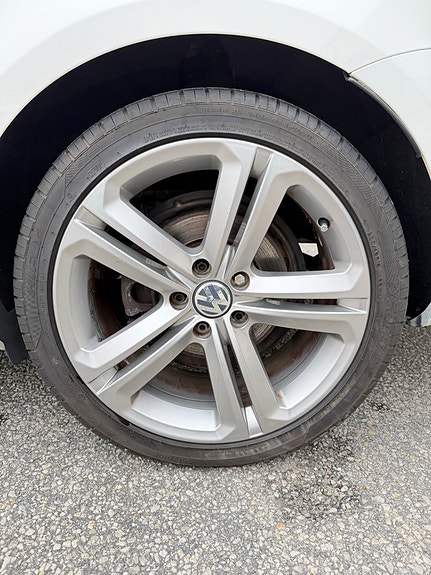 Volkswagen Passat 16 of 19