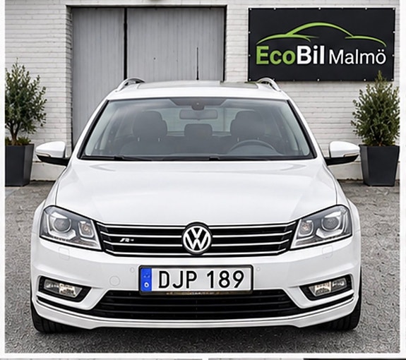 Volkswagen Passat 2 of 19