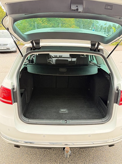 Volkswagen Passat 10 of 19