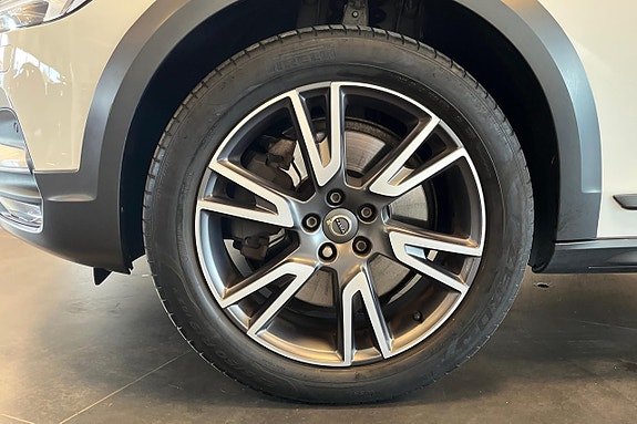 Volvo V90 Cross Country 12 of 30
