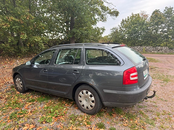 Skoda Octavia 2 of 7