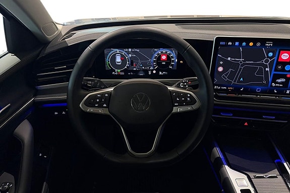 Volkswagen Passat 12 of 25