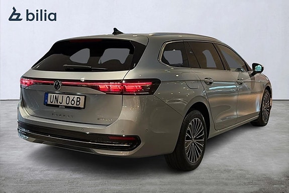Volkswagen Passat 8 of 25
