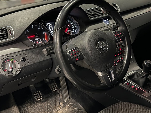 Volkswagen Passat 8 of 11